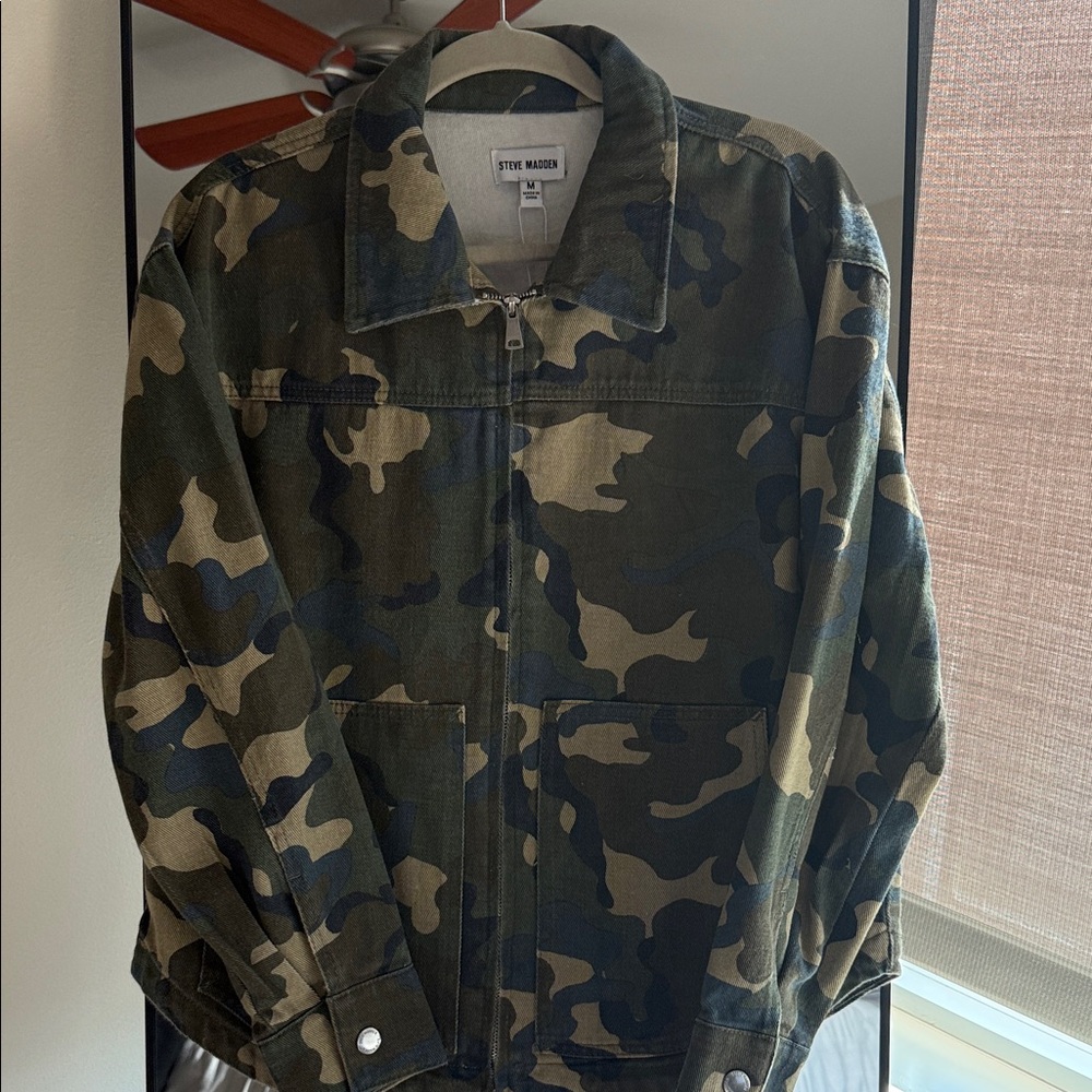 Steve Madden Women’s Camouflage Shacket